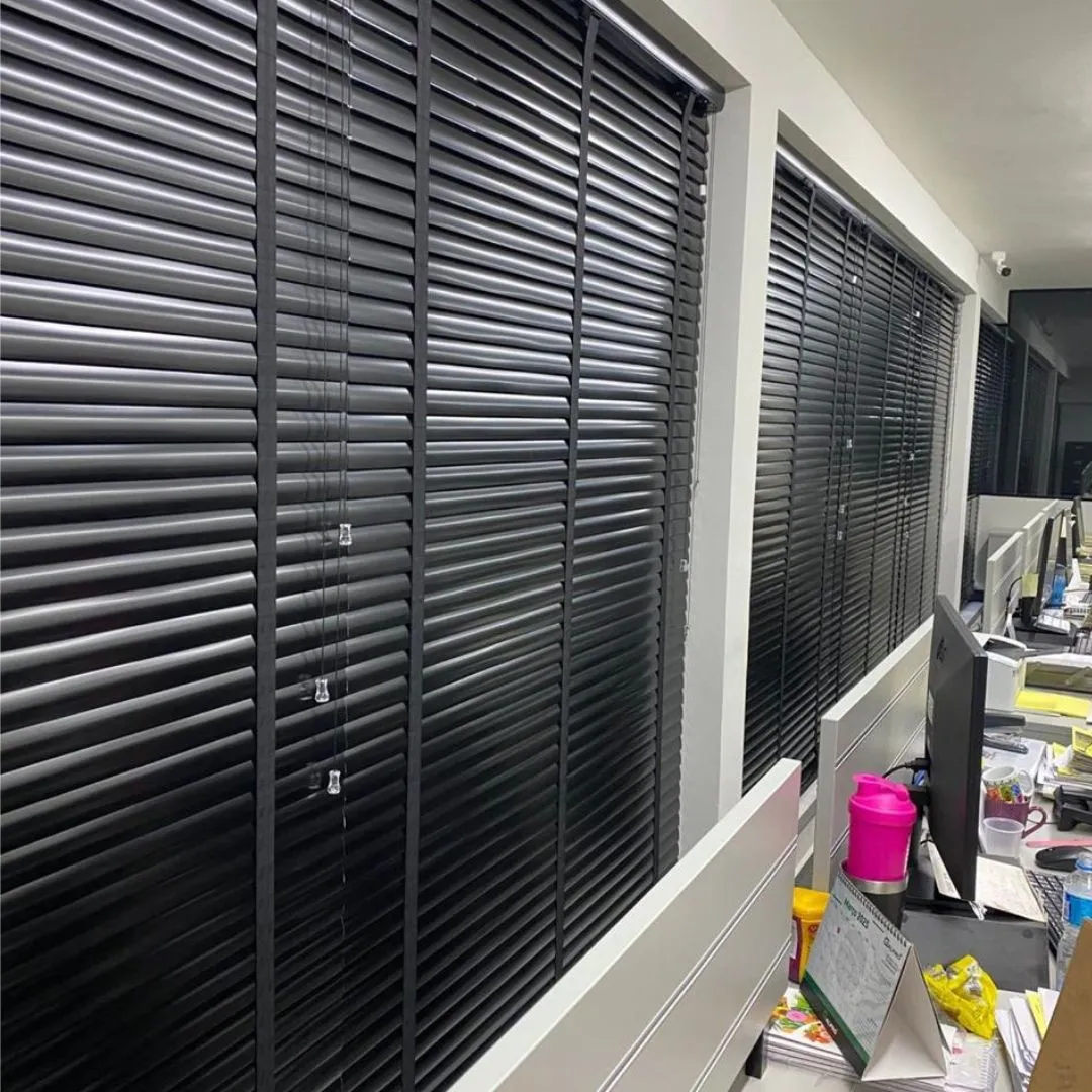 Divisórias de vidro instaladas pela Divinorte em ambiente corporativo